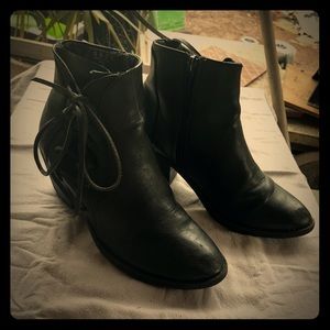 Stylish low cut boot